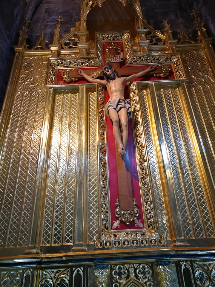 RESTAURACIÓN Y DORADO DEL RETABLO DEL CRISTO DE LA REAL COLEGIATA DE GANDÍA